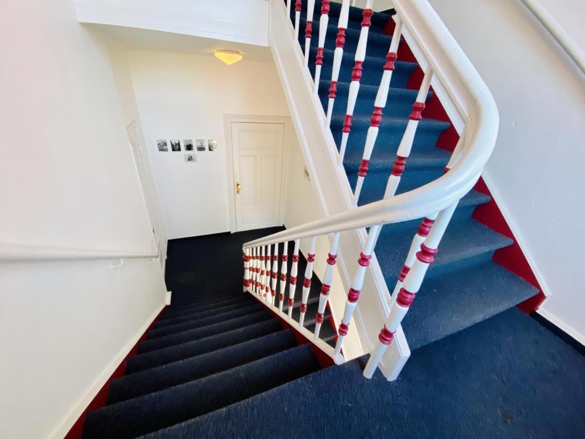 Mond, Am Warnemuender Kirchenplatz Apartment Росток Екстериор снимка