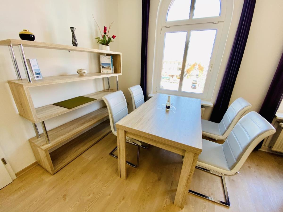 Mond, Am Warnemuender Kirchenplatz Apartment Росток Екстериор снимка